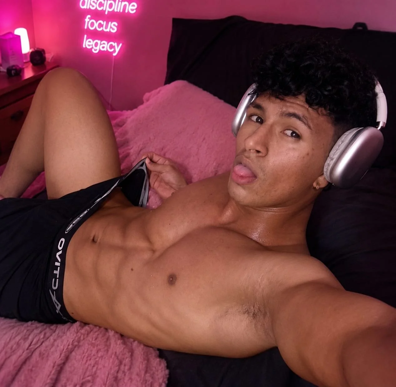XXX Porn Photo of Nude Nicolas_AthleticBoy 2