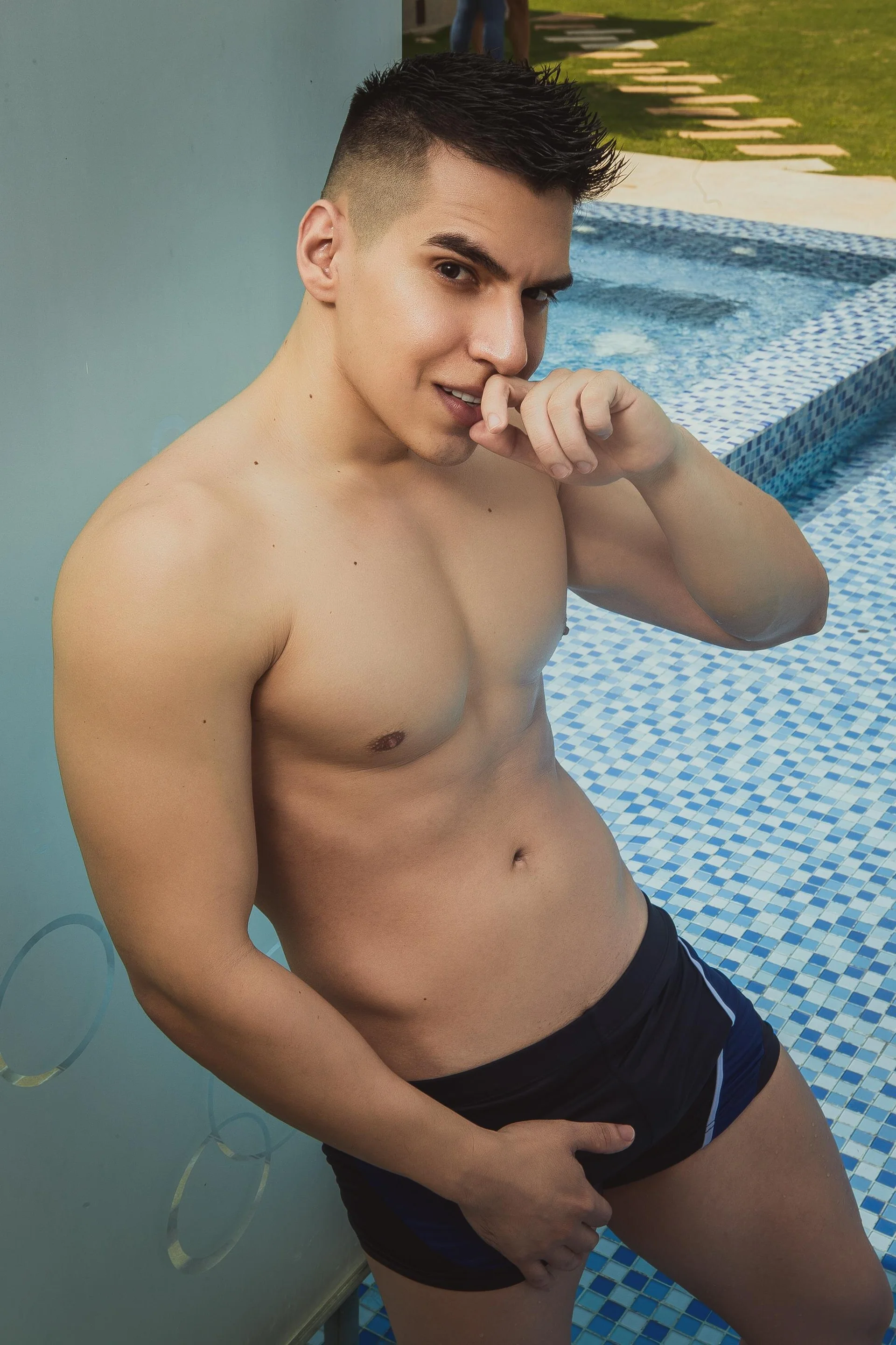 XXX Porn Photo of Nude leyton_flex 4