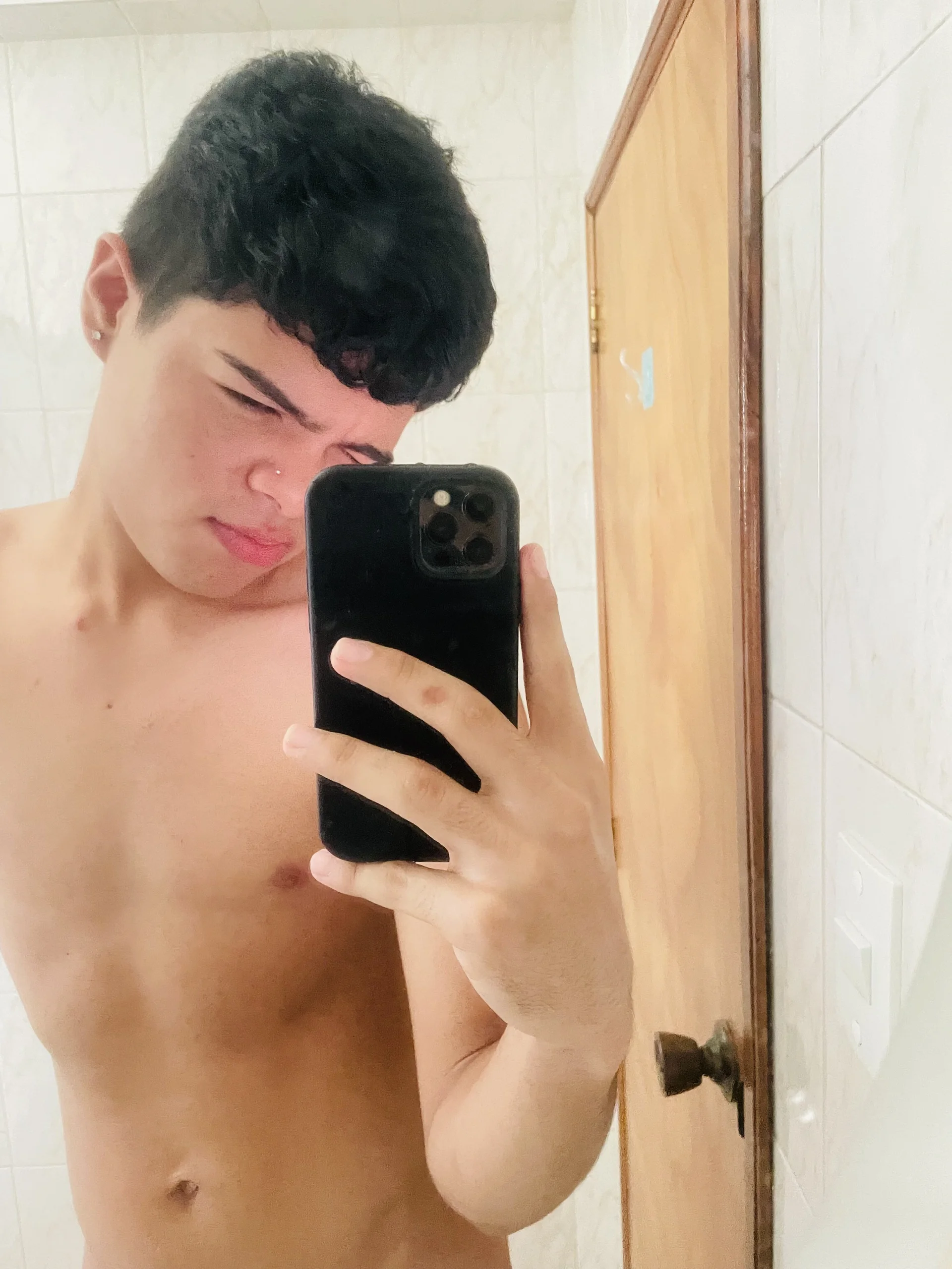 XXX Porn Photo of Nude luiser_hotie 1