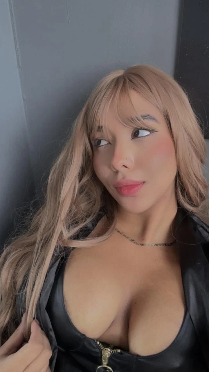 XXX Porn Photo of Nude HilaryQueen_ 4