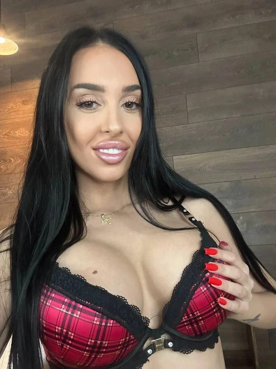 XXX Porn Photo of Nude KairaAndrews 19