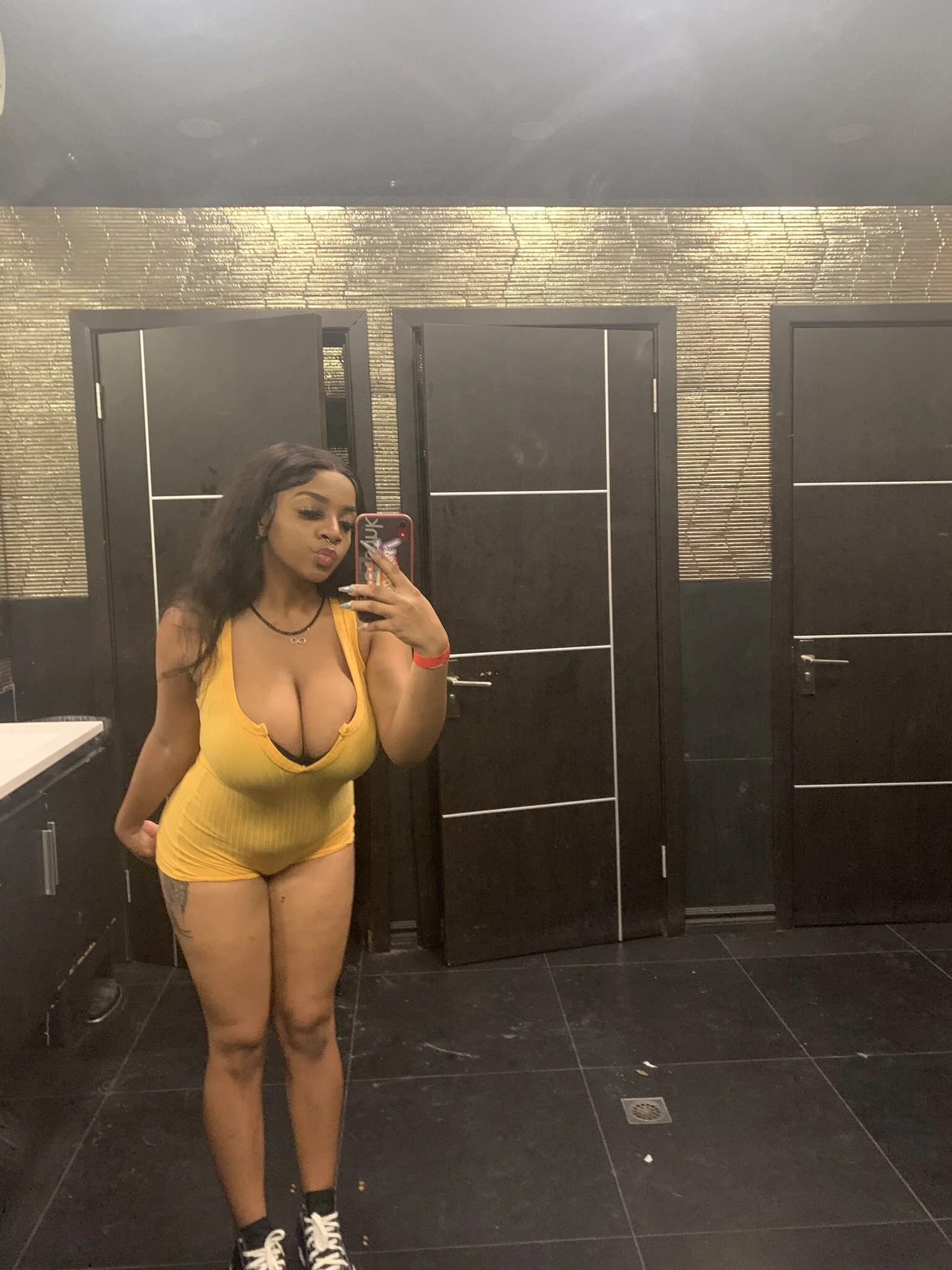 XXX Porn Photo of Nude badgyaldanzzzelle 7