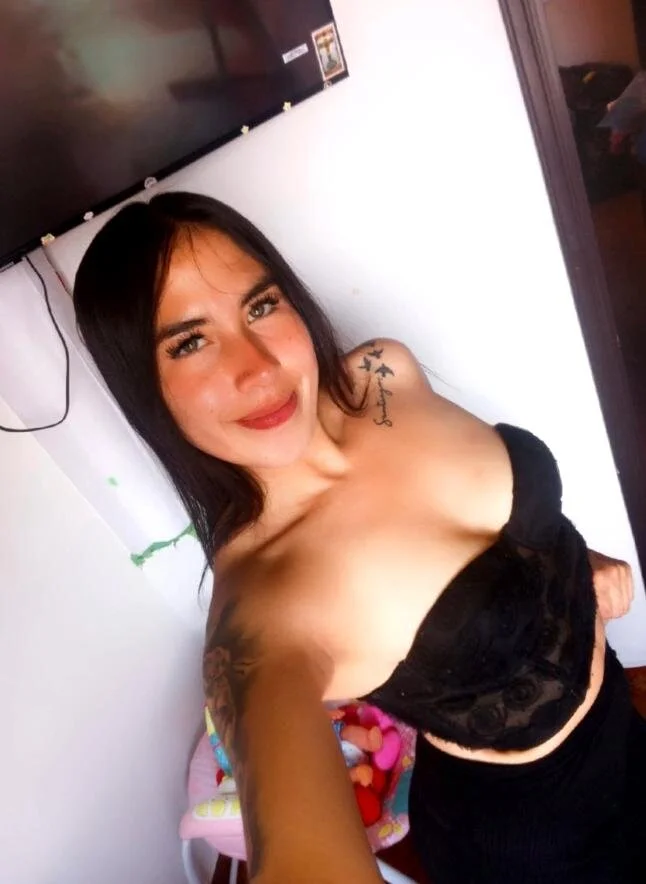 XXX Porn Photo of Nude aishazaenmar 2
