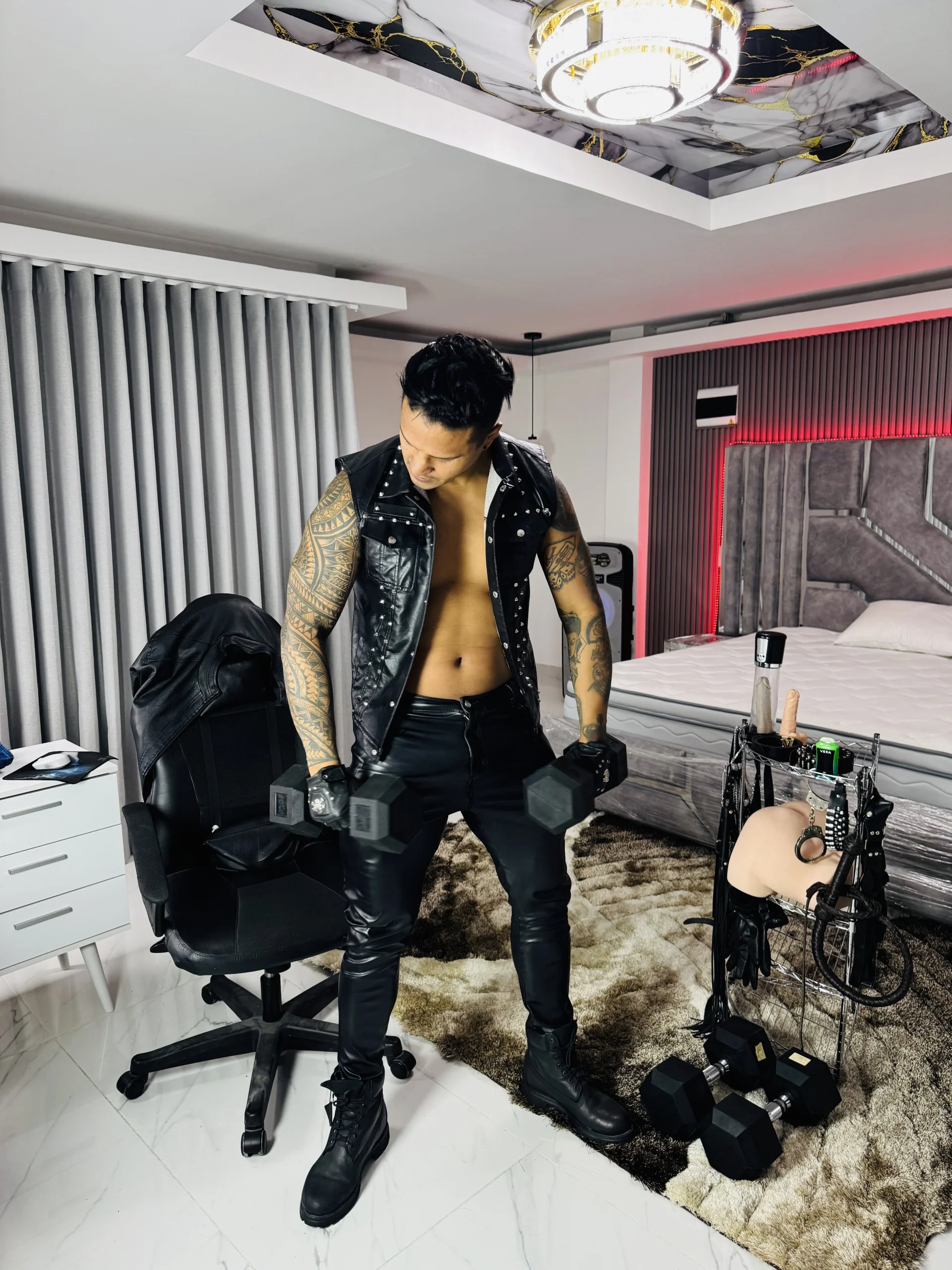 XXX Porn Photo of Nude master_leather 42