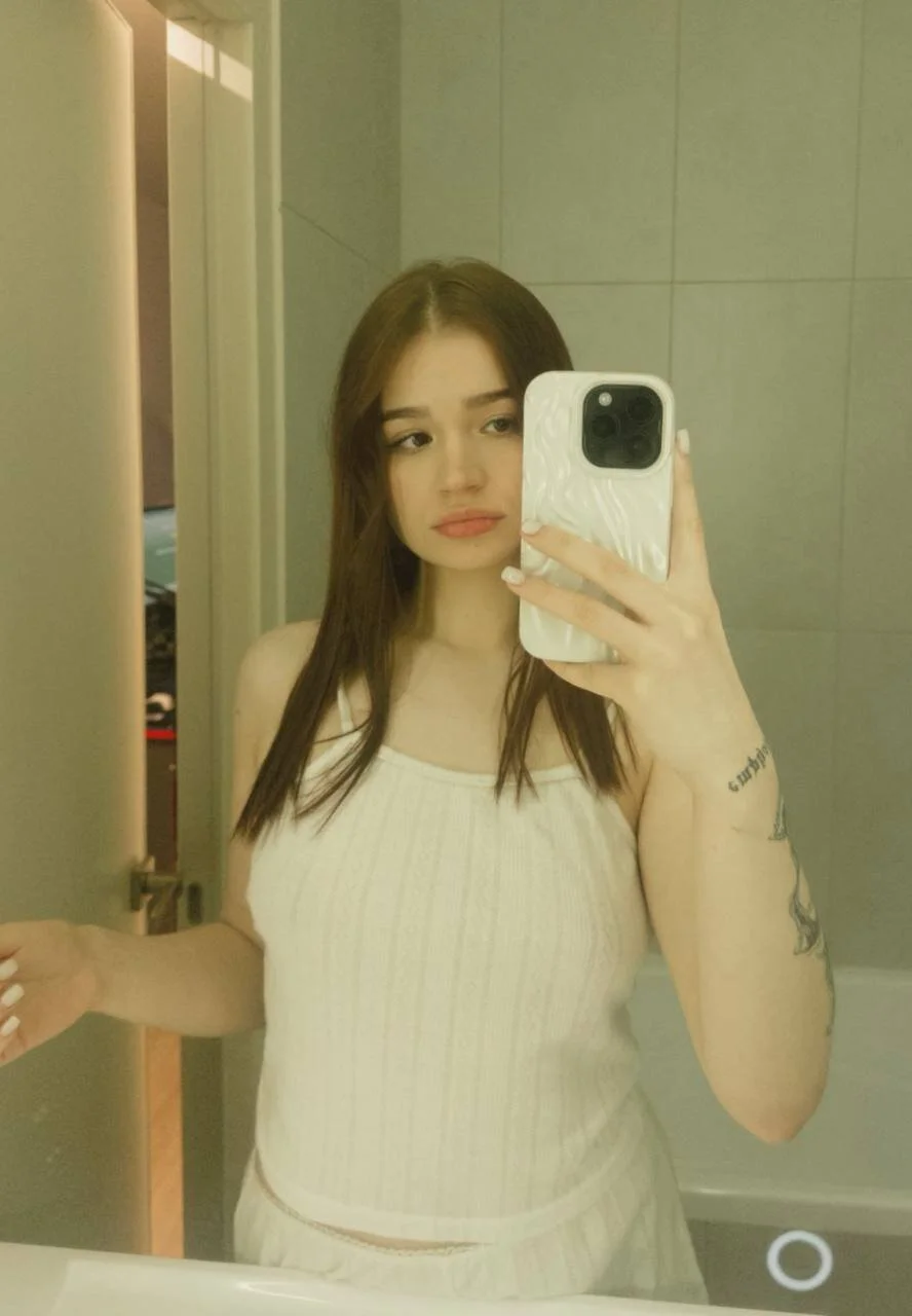 XXX Porn Photo of Nude LourieLinsey 2