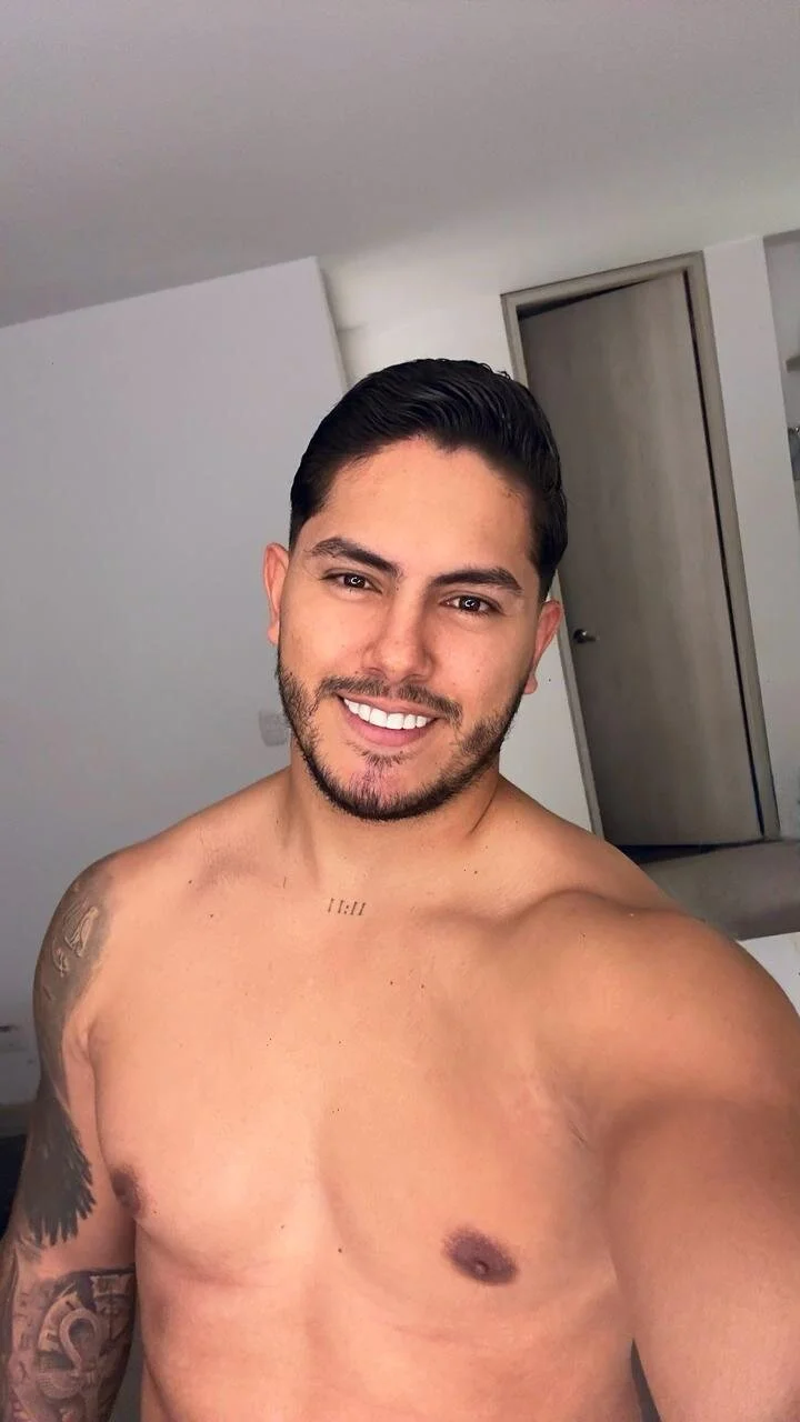 XXX Porn Photo of Nude owen-pierces 1