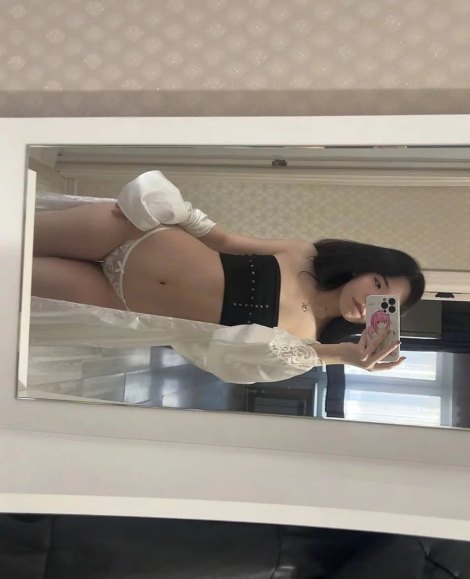 XXX Porn Photo of Nude AprilOnilll 23