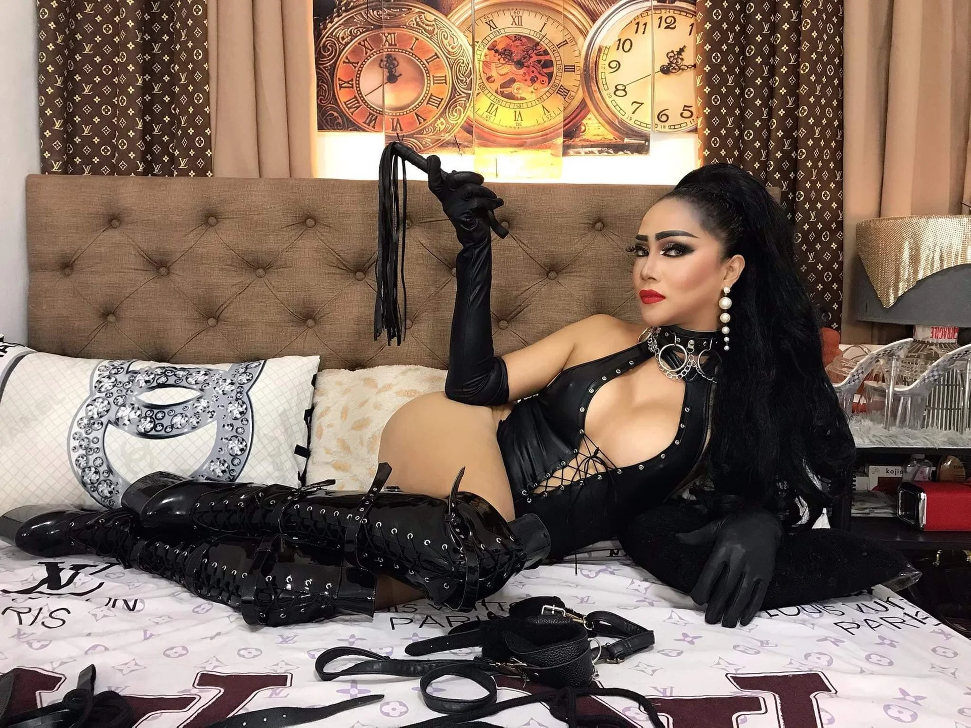 XXX Porn Photo of Nude MeatyhorsecockMistress 1