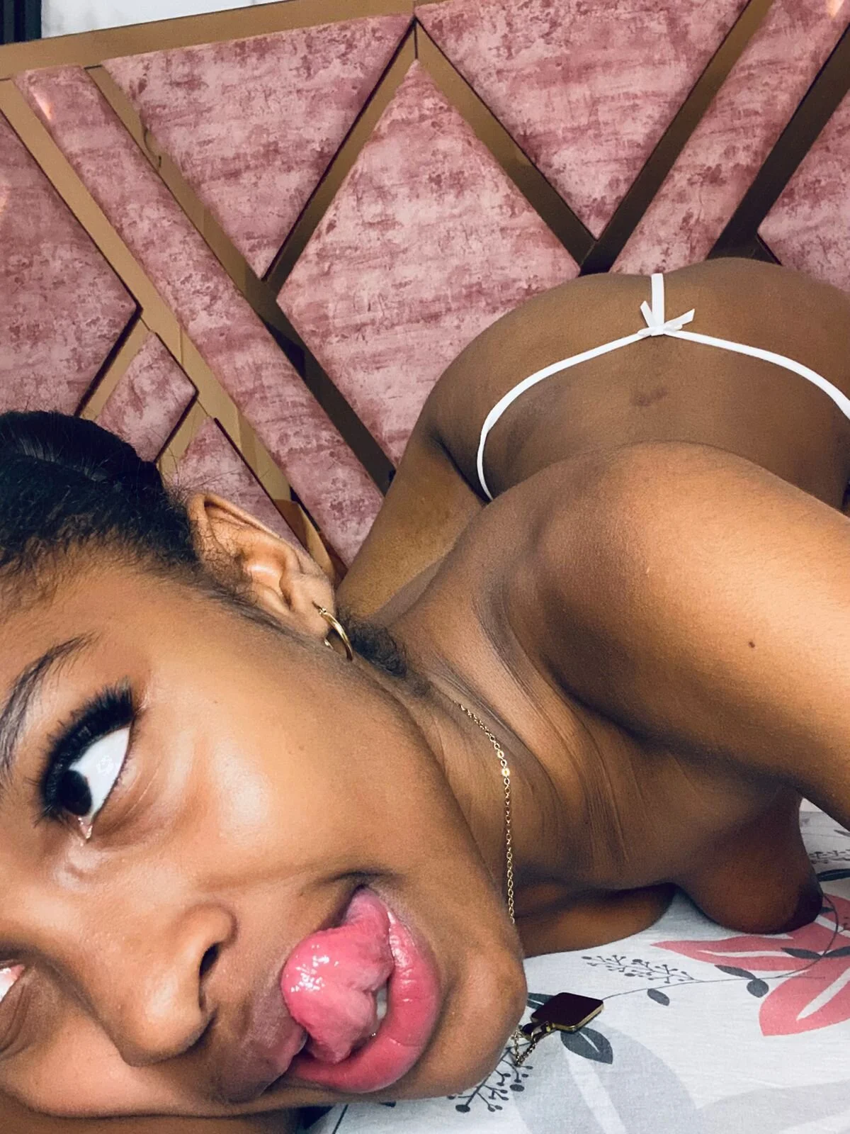 XXX Porn Photo of Nude averline_sterling 9
