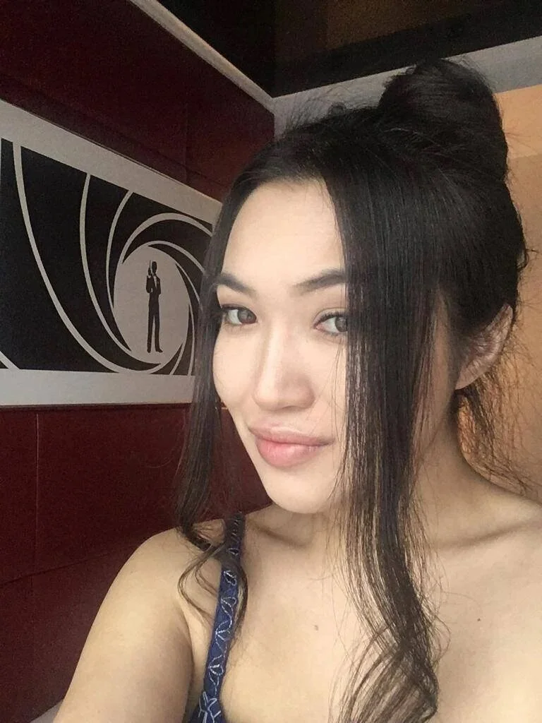 XXX Porn Photo of Nude NikkiNSerdron 4