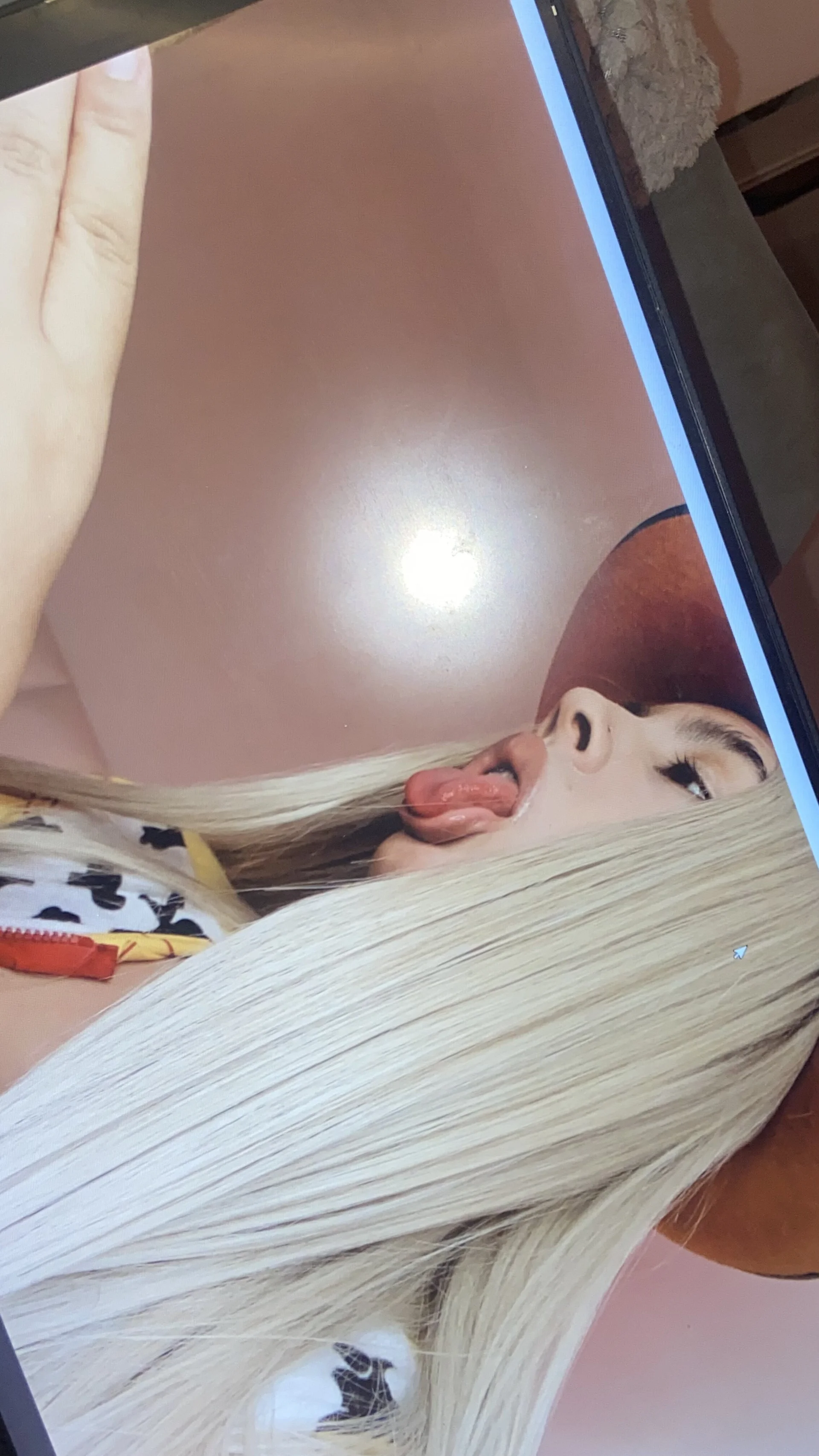 XXX Porn Photo of Nude Hannahx__ 2