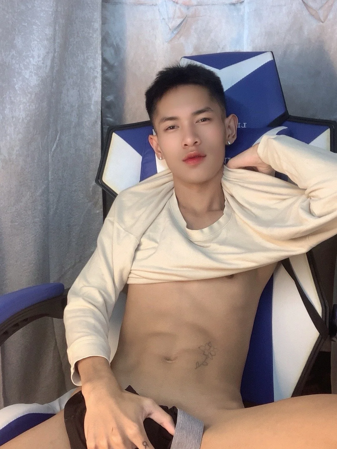 XXX Porn Photo of Nude riks_tyler 23