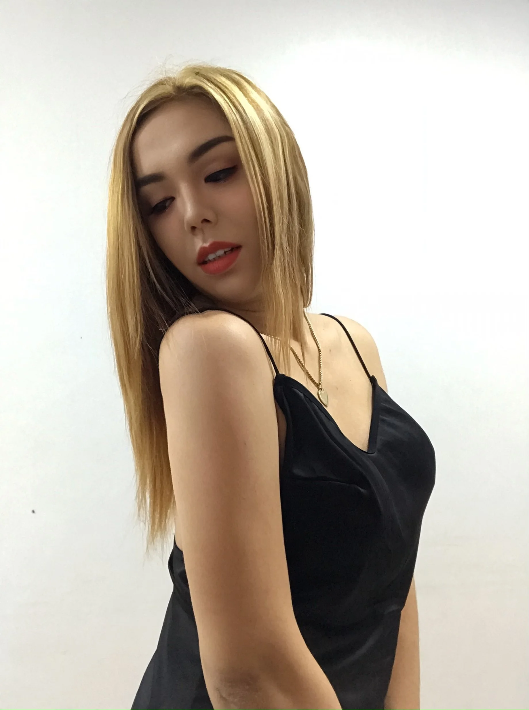 XXX Porn Photo of Nude OliviaWho 15