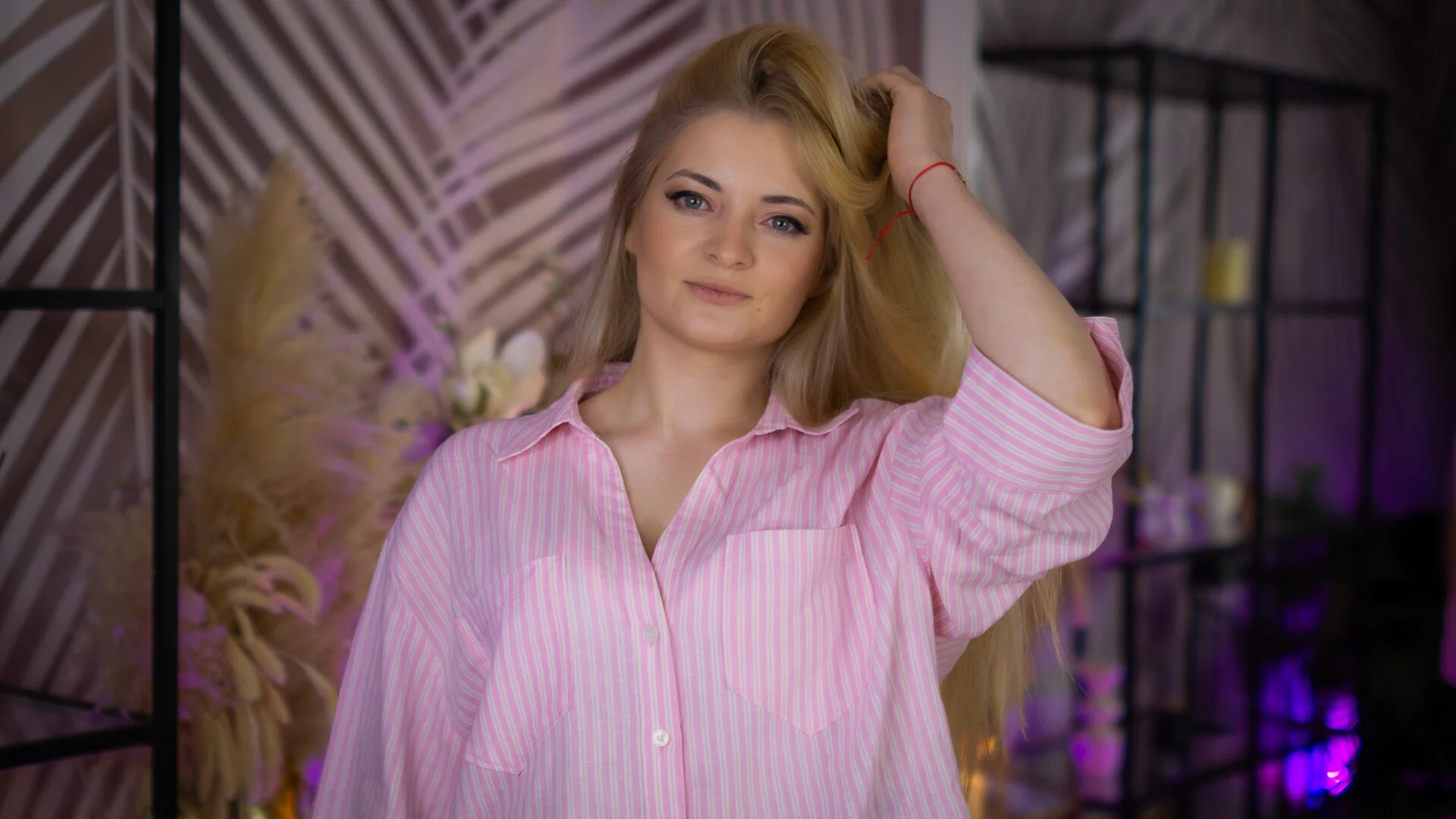 XXX Porn Photo of Nude LuxaCole 1