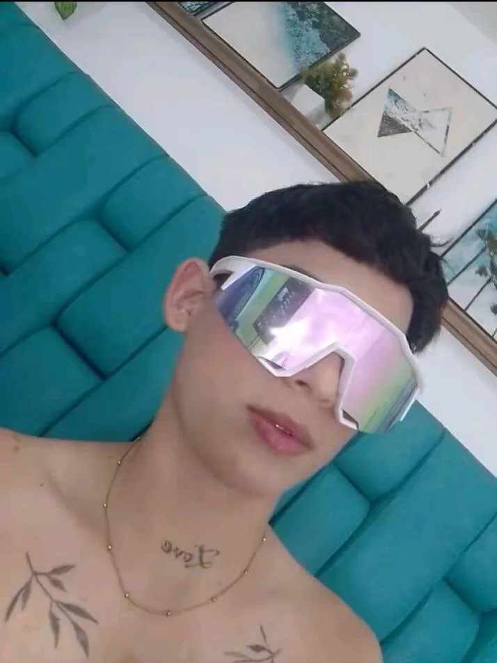 XXX Porn Photo of Nude Brianhot0F 1