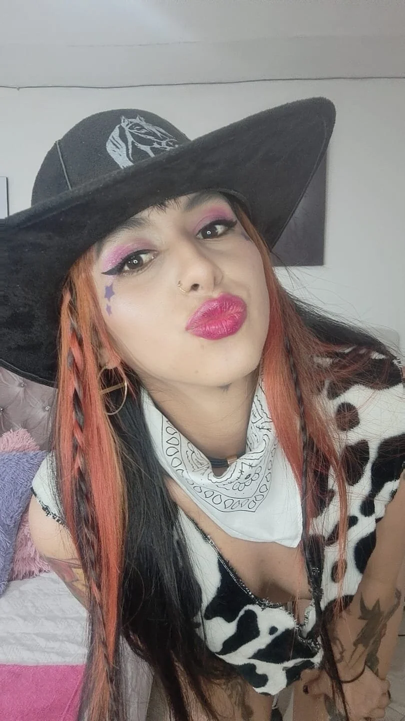 XXX Porn Photo of Nude chell_gh 24