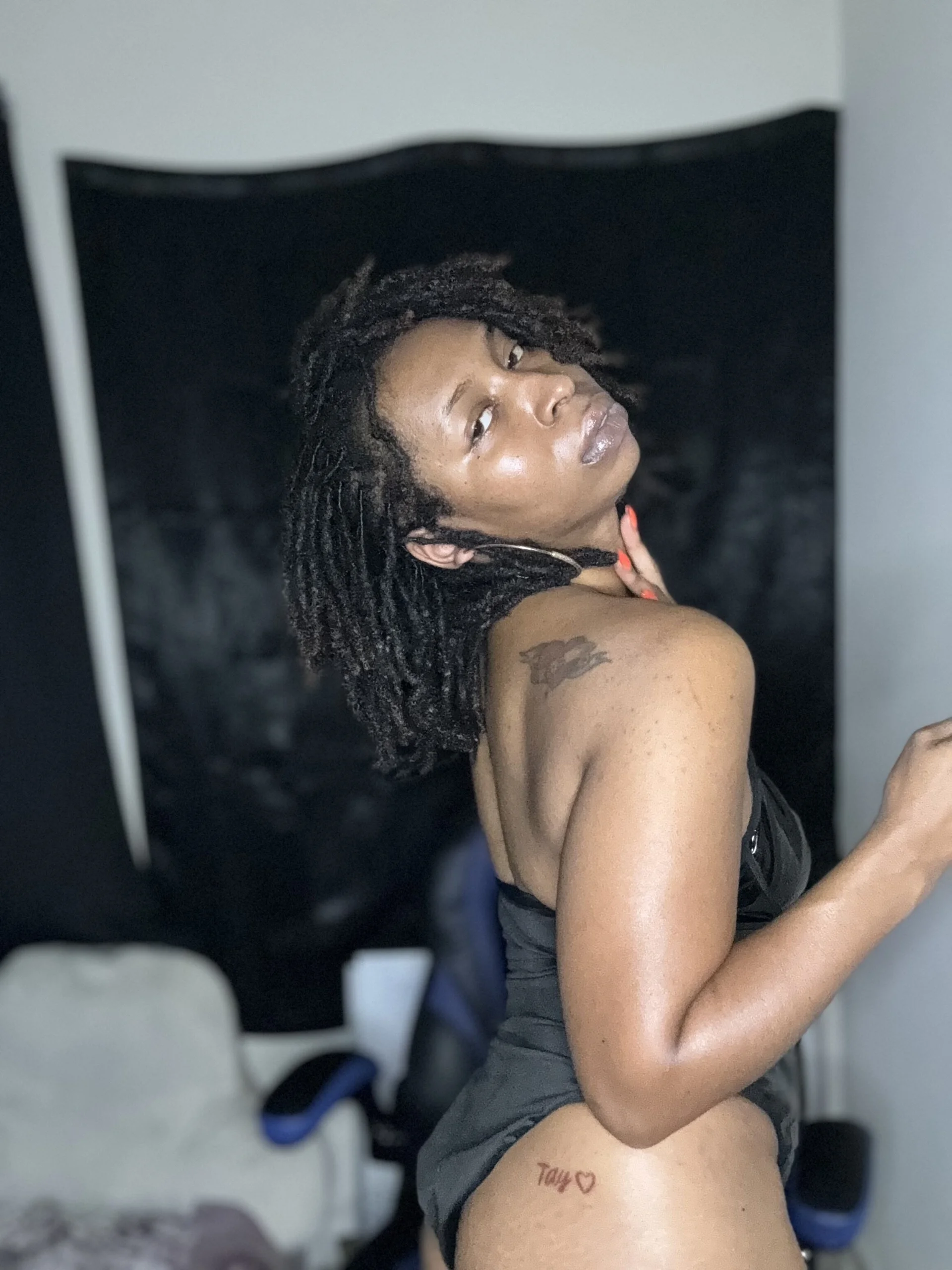 XXX Porn Photo of Nude LeyaHoneybuns 3