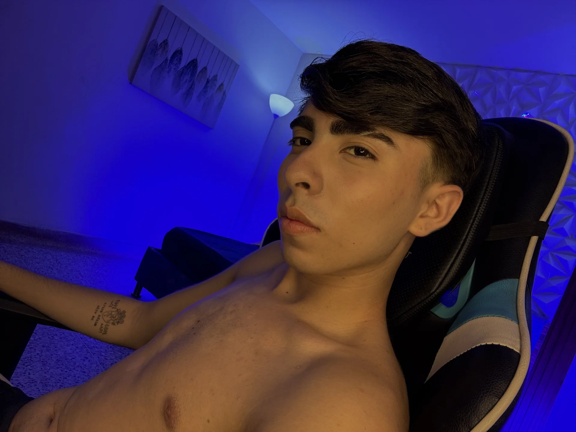 XXX Porn Photo of Nude michaell_twinkk 2