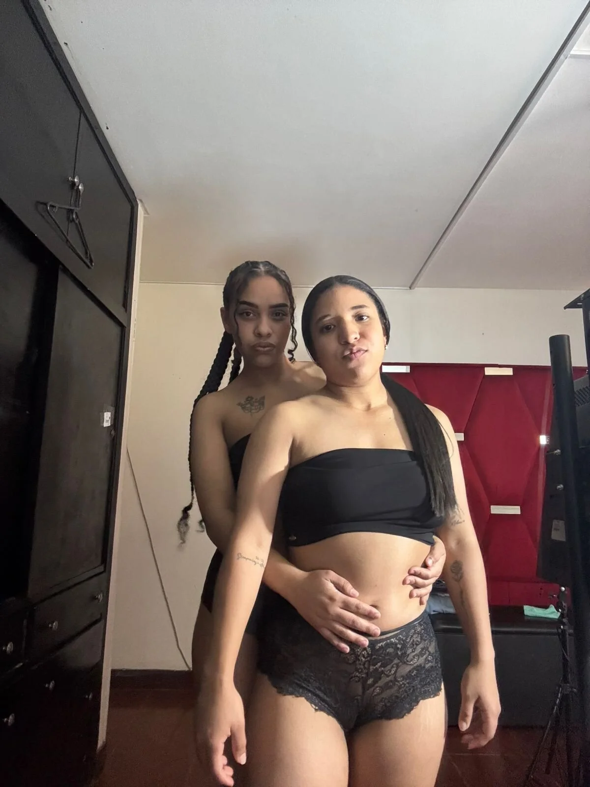 XXX Porn Photo of Nude BrendaandBrieanny 2