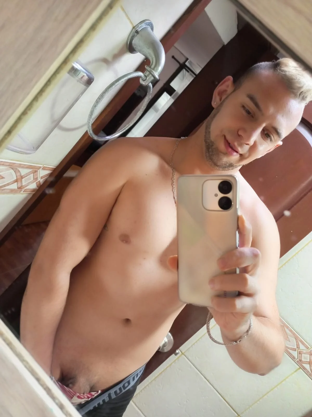XXX Porn Photo of Nude Damon_Bakert 6