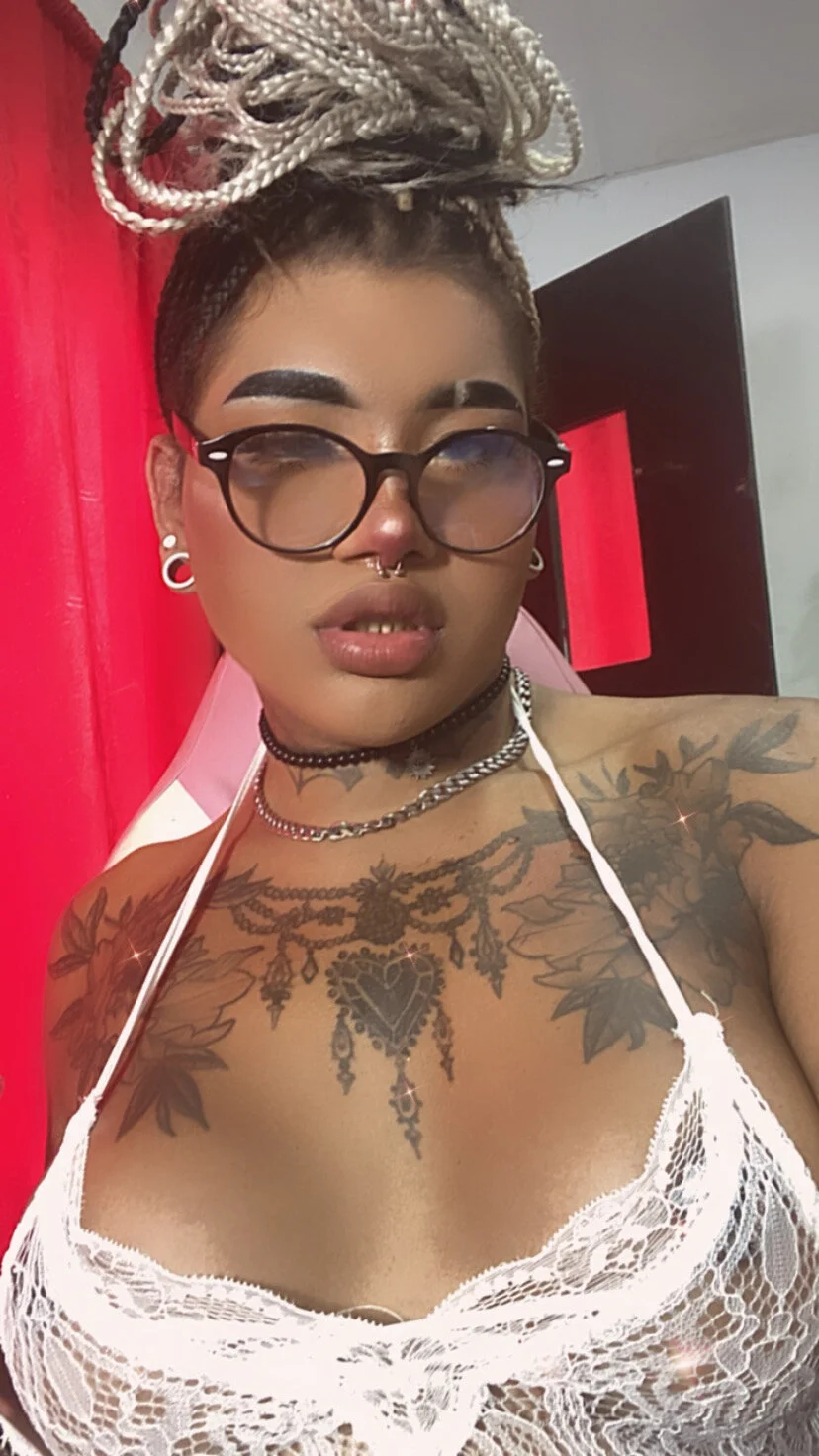 XXX Porn Photo of Nude IsabellBigtitsxx 2