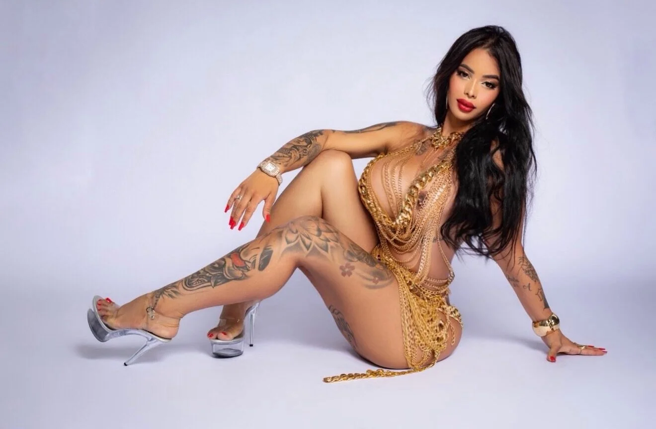 XXX Porn Photo of Nude raika_latinaTs 22