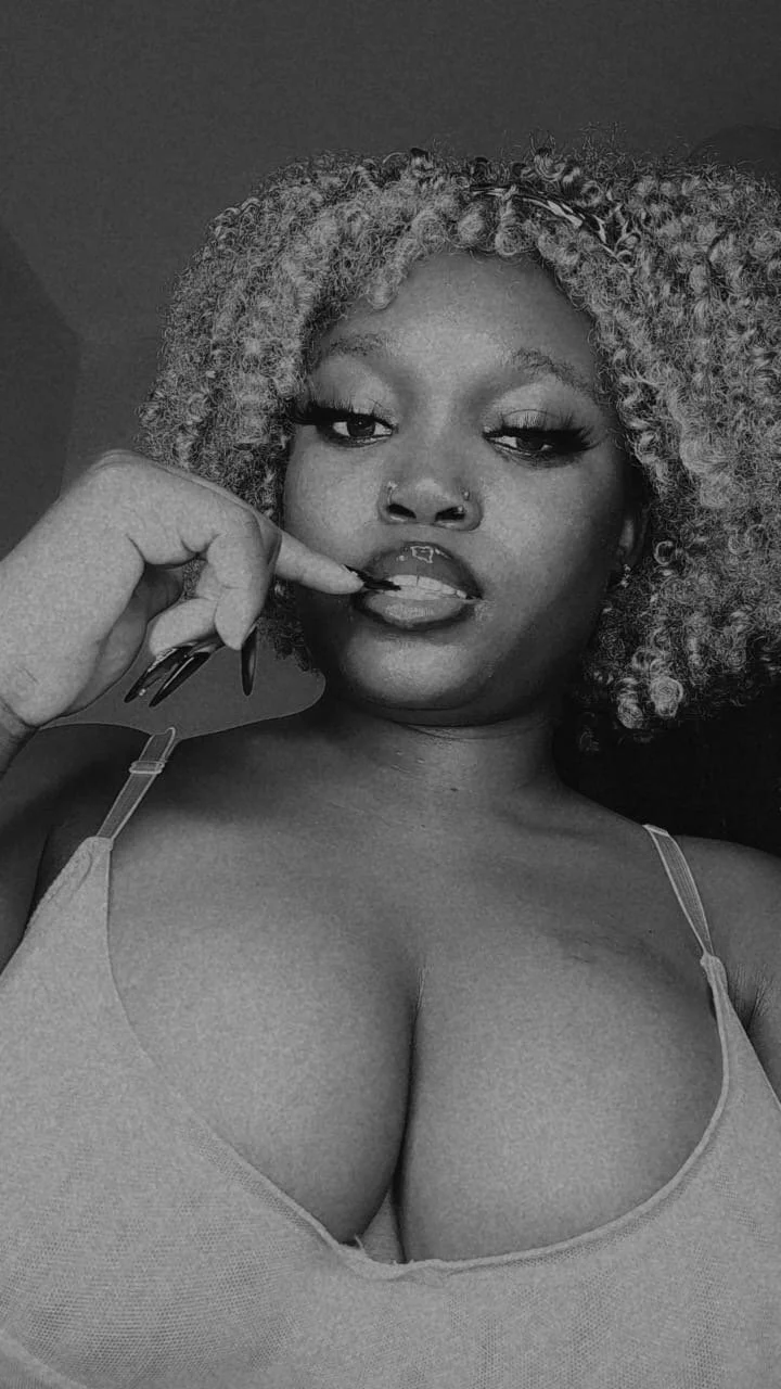XXX Porn Photo of Nude Mistress__ 2