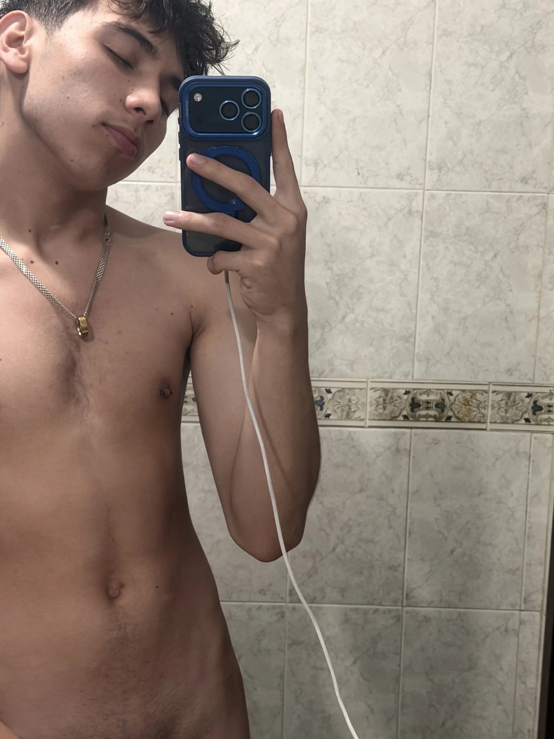 XXX Porn Photo of Nude young_liam 3