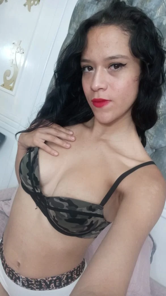 XXX Porn Photo of Nude LunaWarner18 10