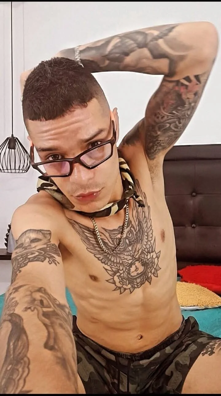 XXX Porn Photo of Nude logan-wollf 21