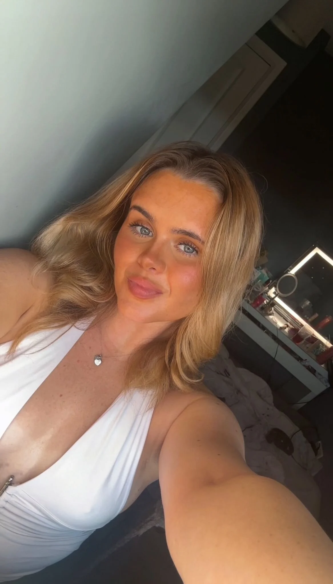 XXX Porn Photo of Nude Blonde_Bunny 6