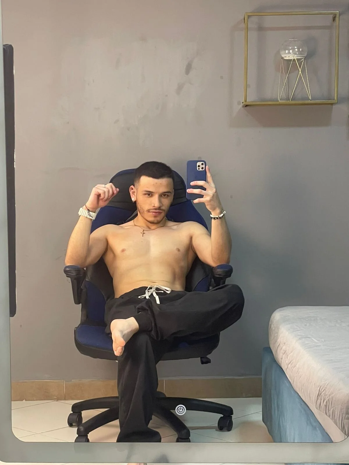 XXX Porn Photo of Nude liam_es 25