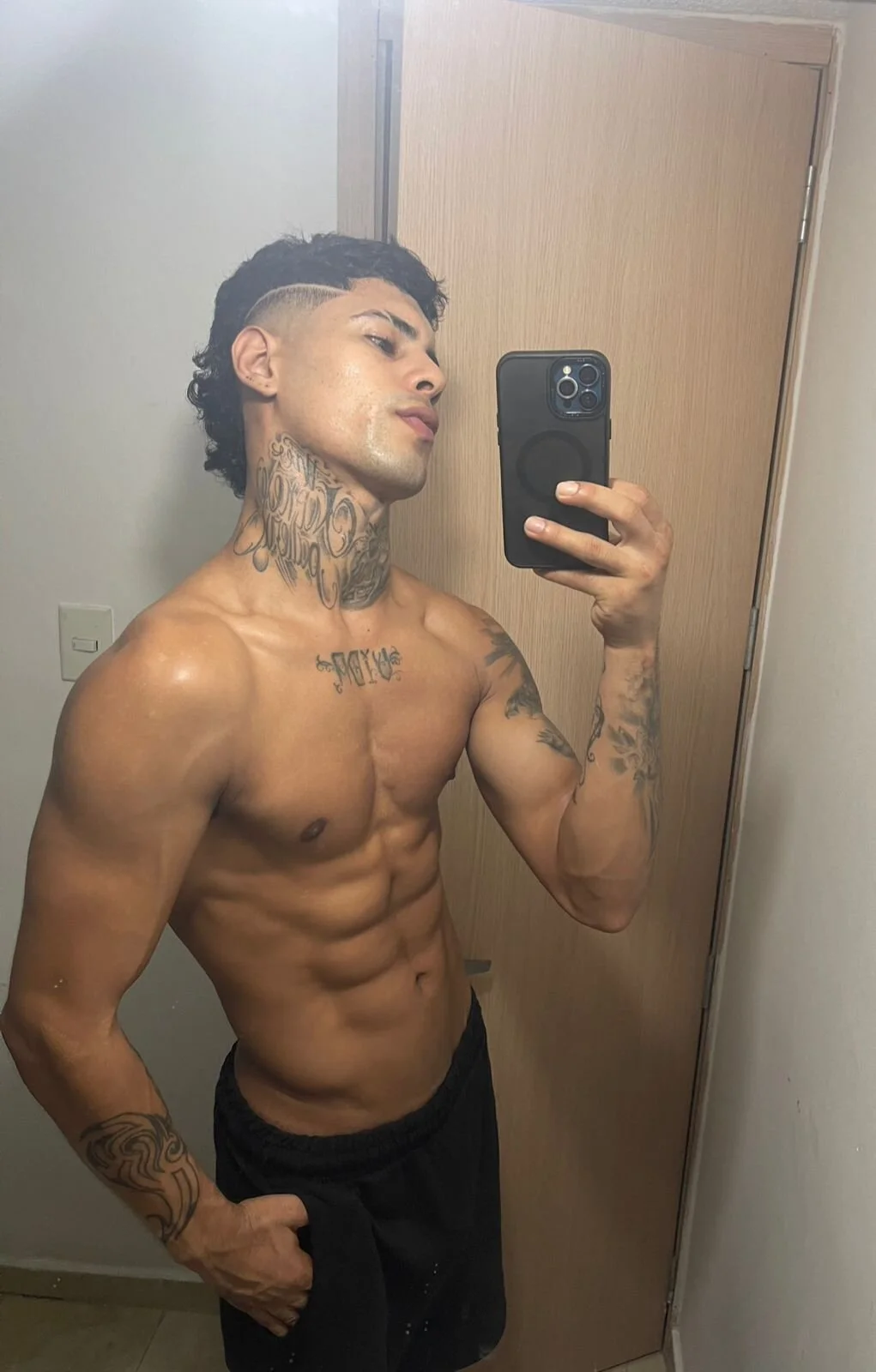 XXX Porn Photo of Nude seth_bllack1 3