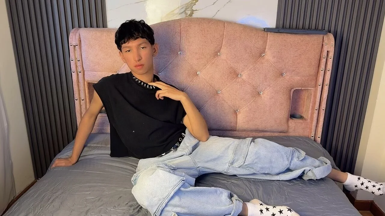 XXX Porn Photo of Nude Noah-fire 5
