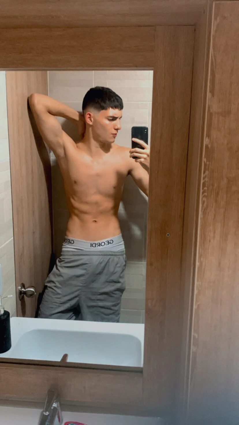 XXX Porn Photo of Nude god_drake 42