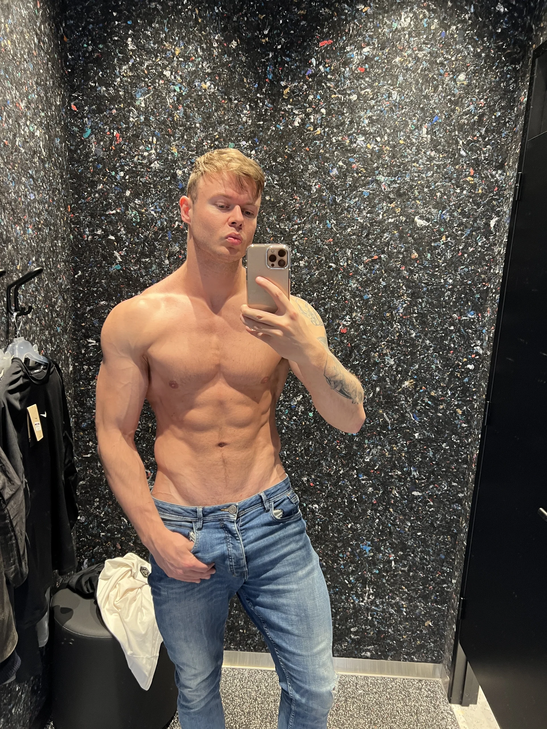 XXX Porn Photo of Nude kingjamesuk 2