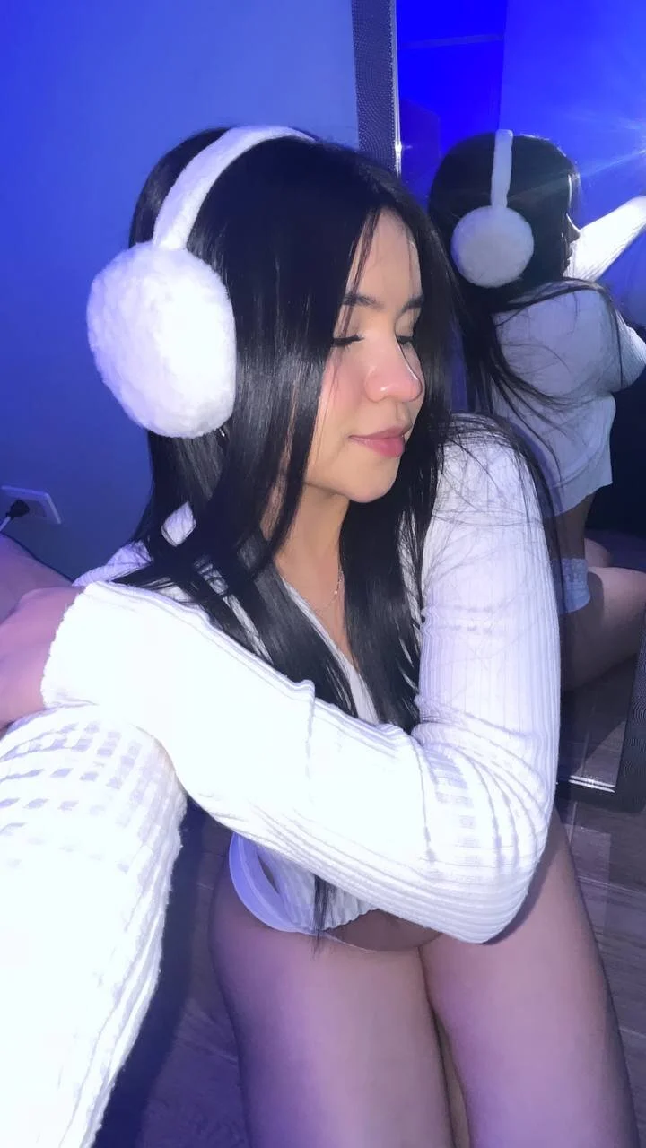 XXX Porn Photo of Nude Hanna__Becker_ 2