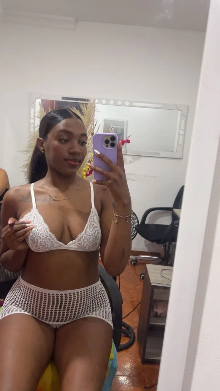 XXX Porn Photo of Nude Emi_rousse 39