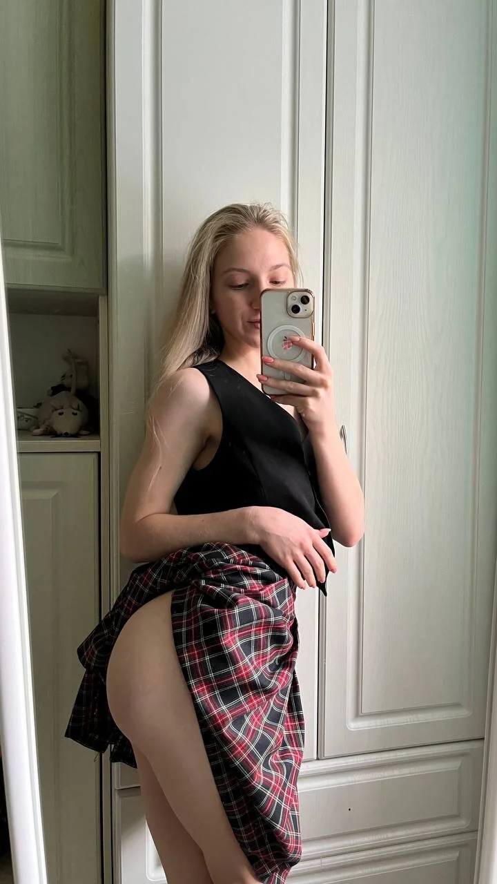 XXX Porn Photo of Nude Emilly_Hart 60
