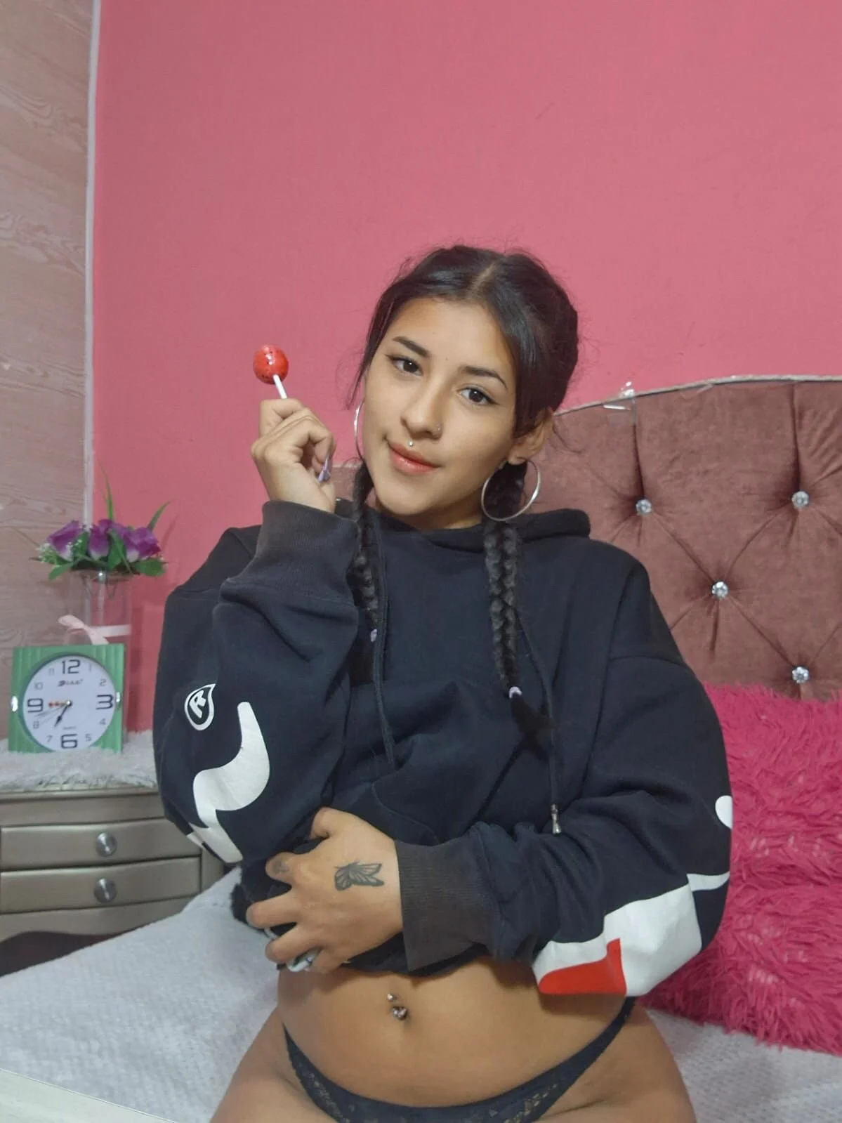 XXX Porn Photo of Nude ScarlethJonz 1