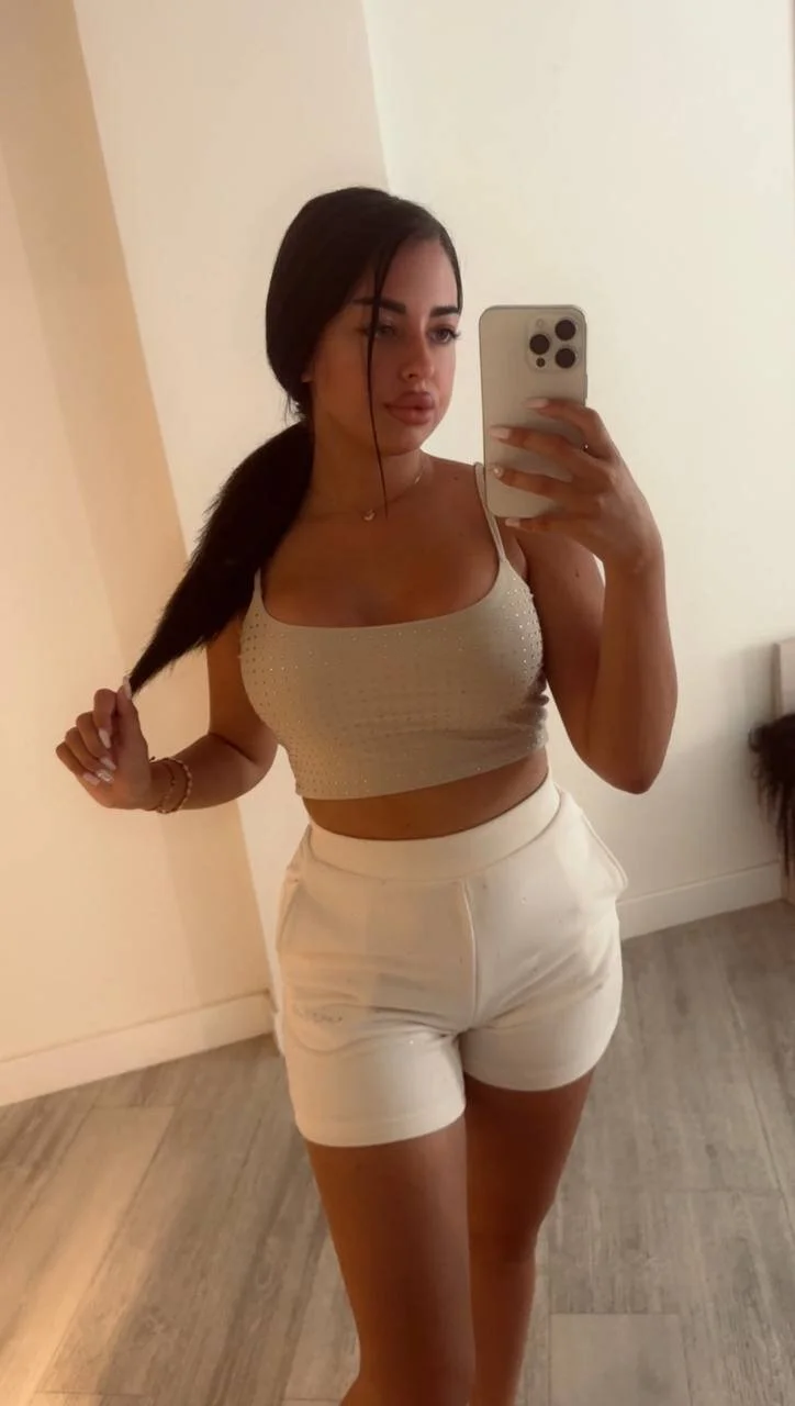 XXX Porn Photo of Nude OlyviaDelight 2