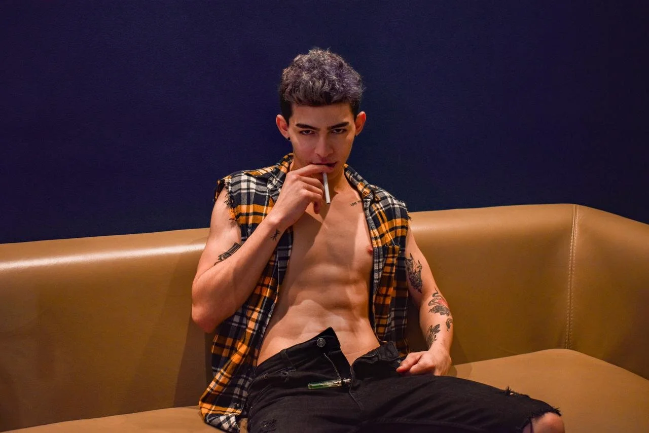 XXX Porn Photo of Nude Logan_Woods 7