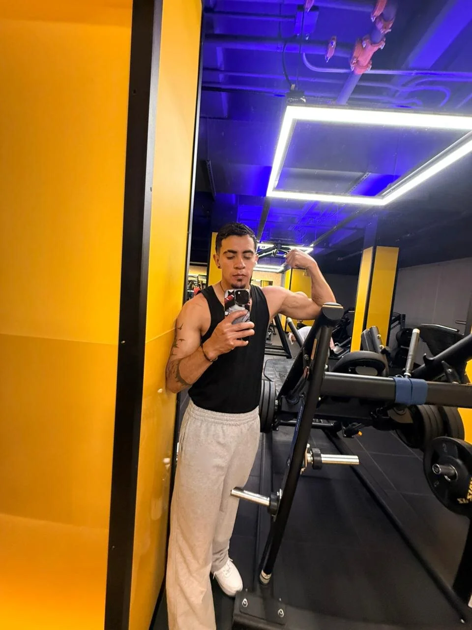 XXX Porn Photo of Nude Andy_naughty1 11