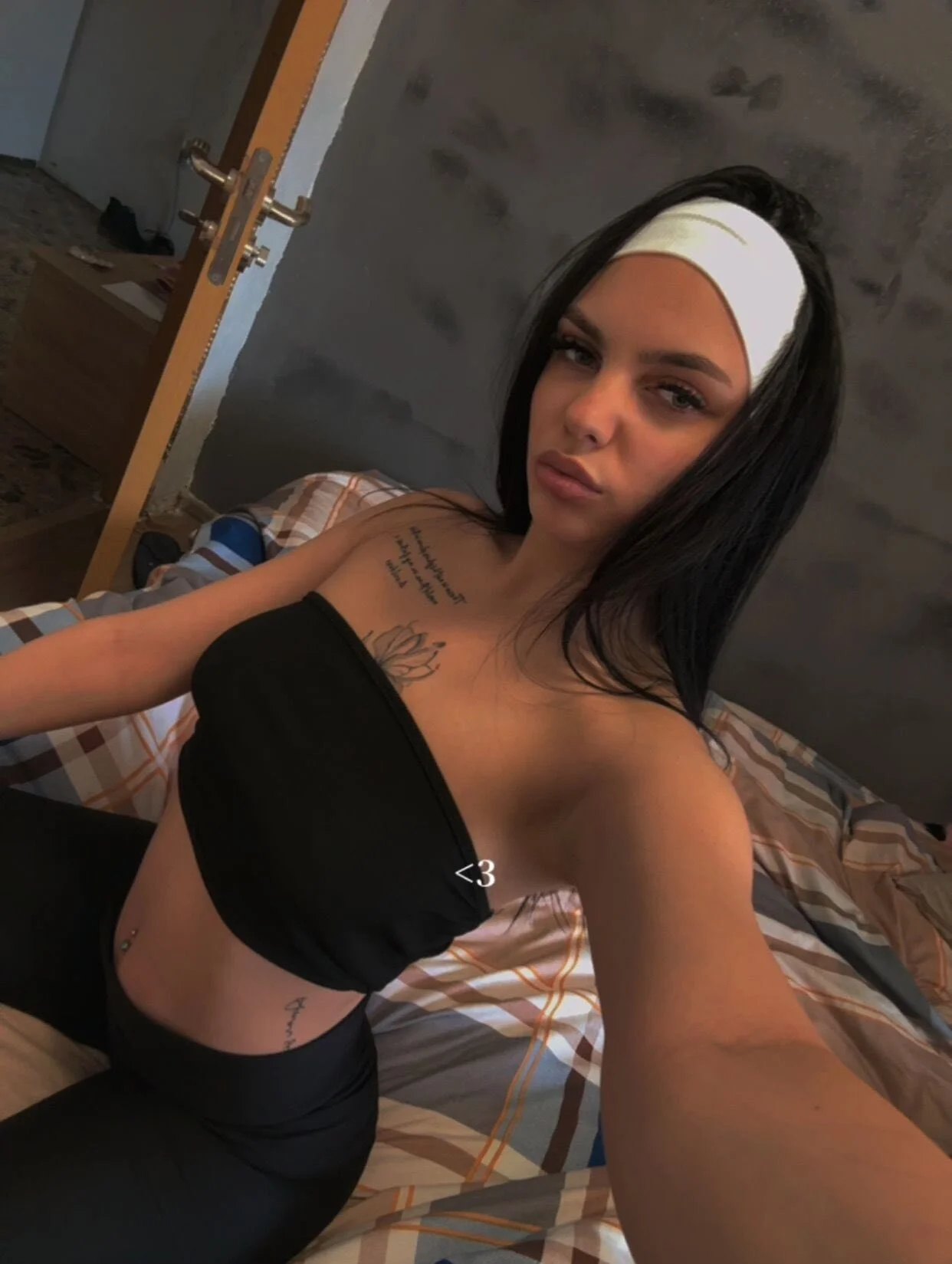 XXX Porn Photo of Nude kayley_gunner 16