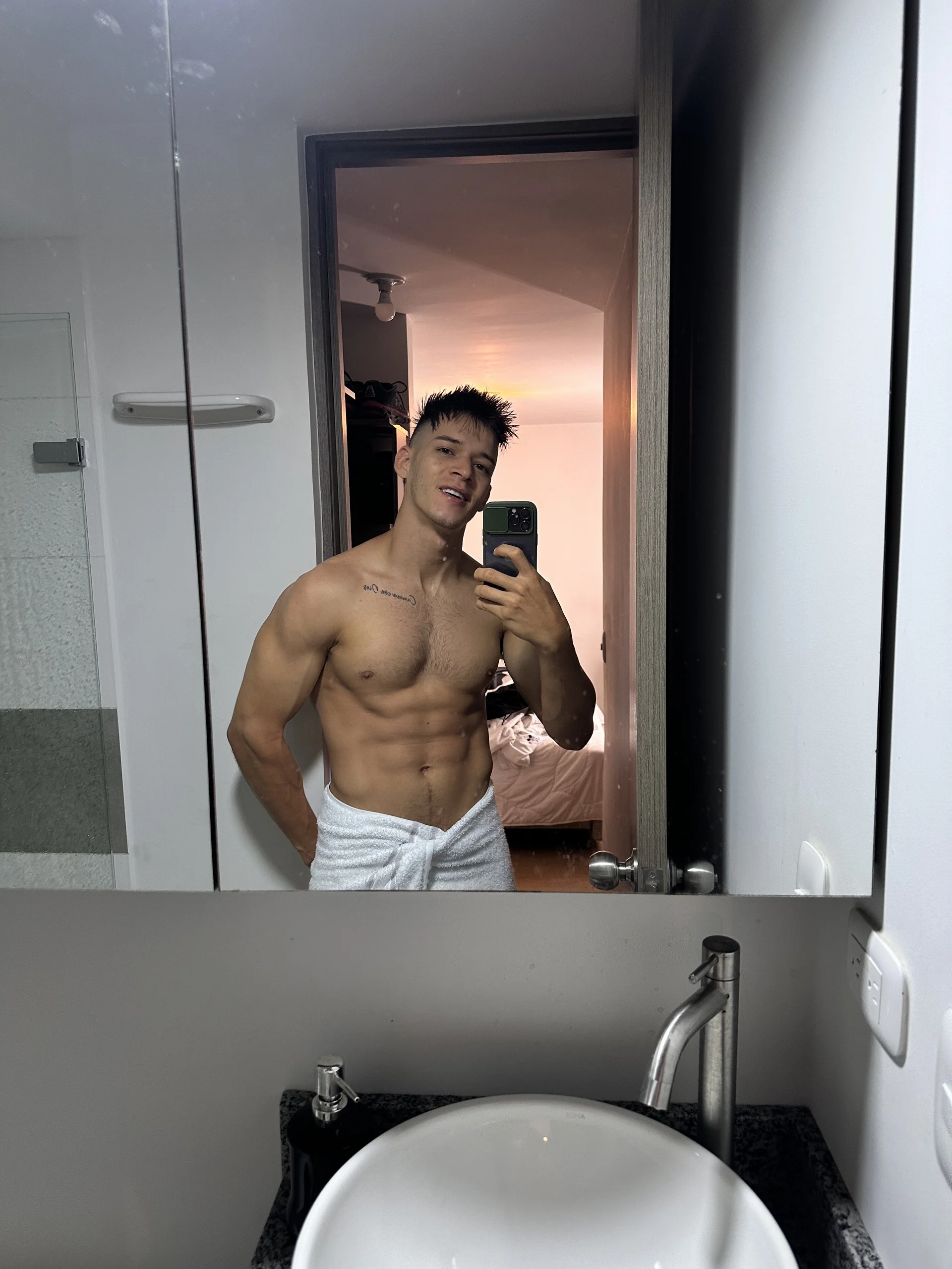 XXX Porn Photo of Nude DrakeCarter 12