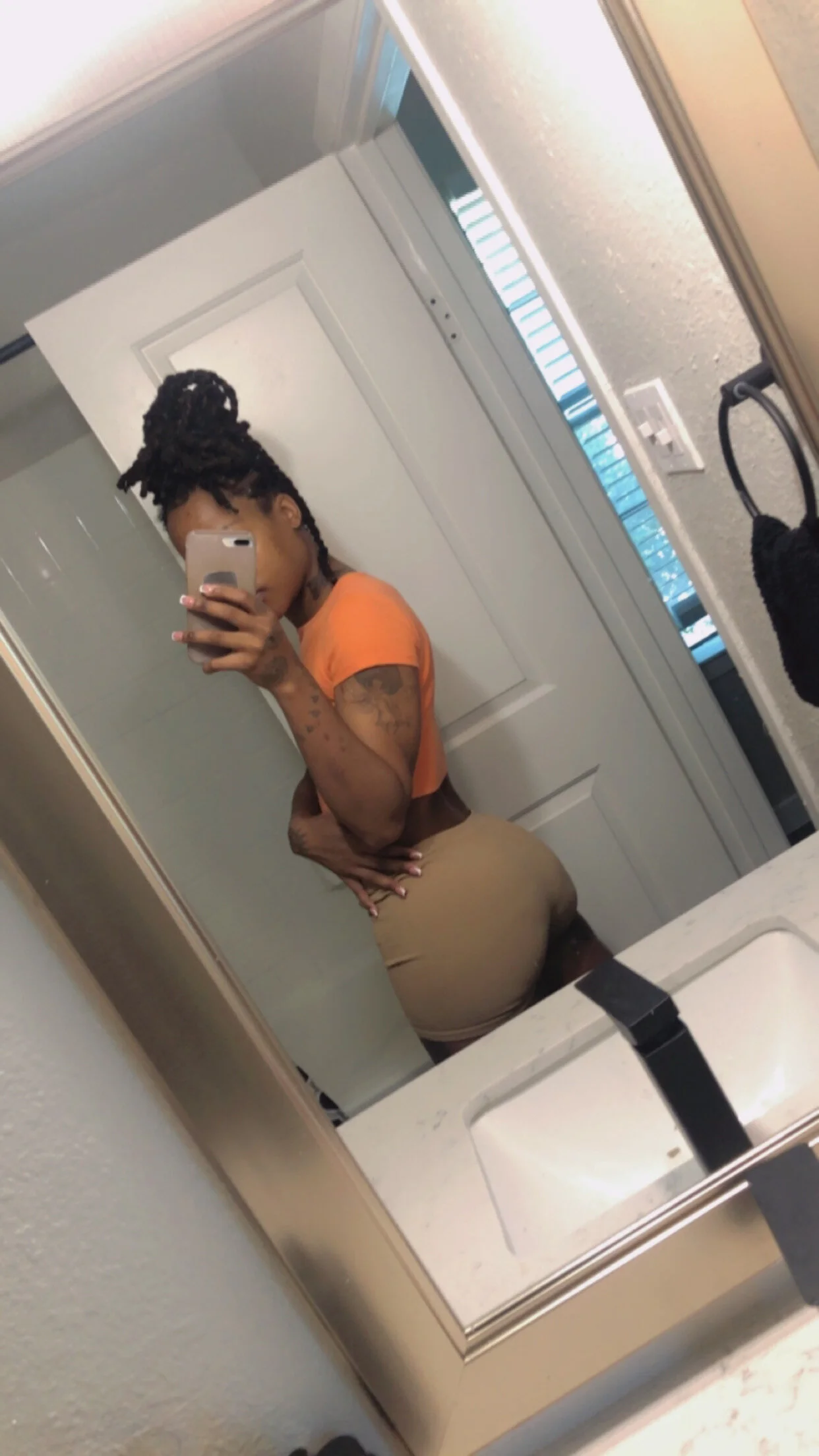 XXX Porn Photo of Nude brownskinnedb 1