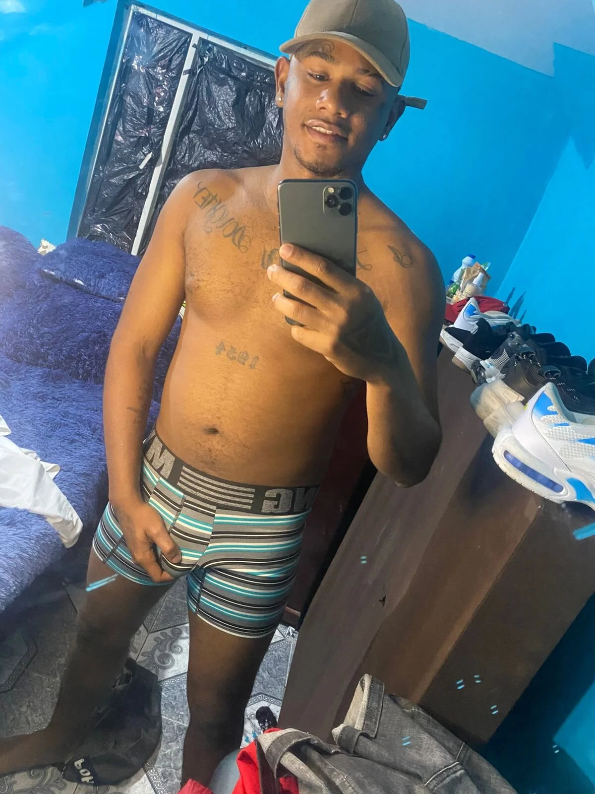XXX Porn Photo of Nude bombombumnegro 3