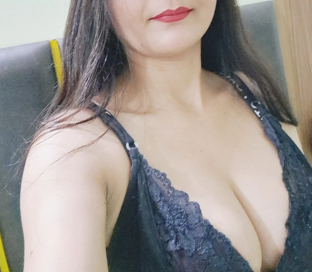 XXX Porn Photo of Nude RealNaina 3