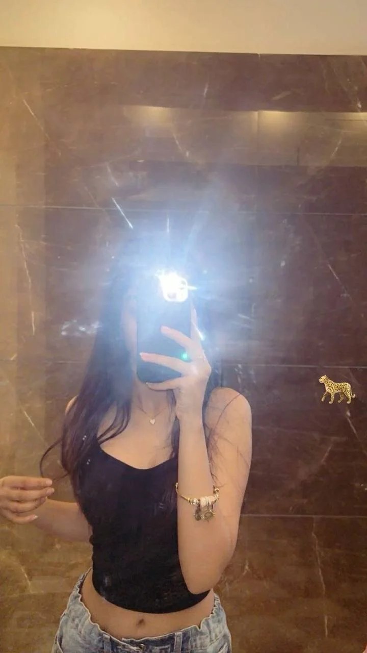 XXX Porn Photo of Nude flora_ri 1