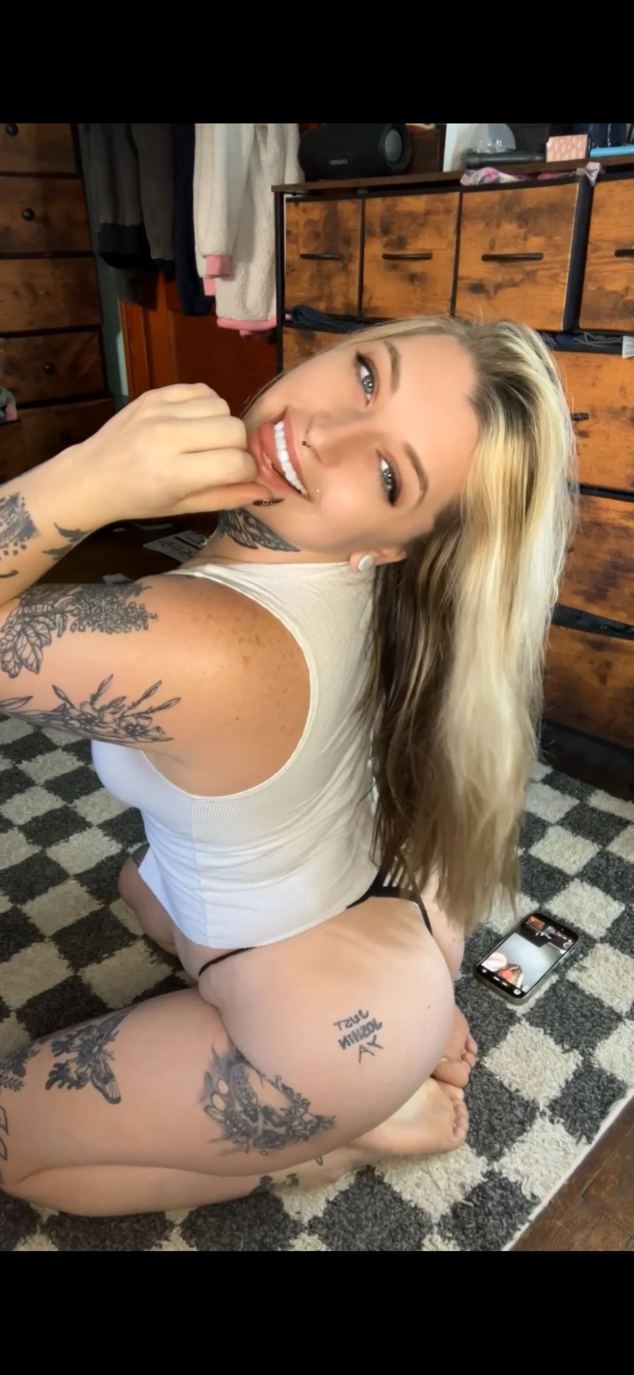 XXX Porn Photo of Nude Brat333 12